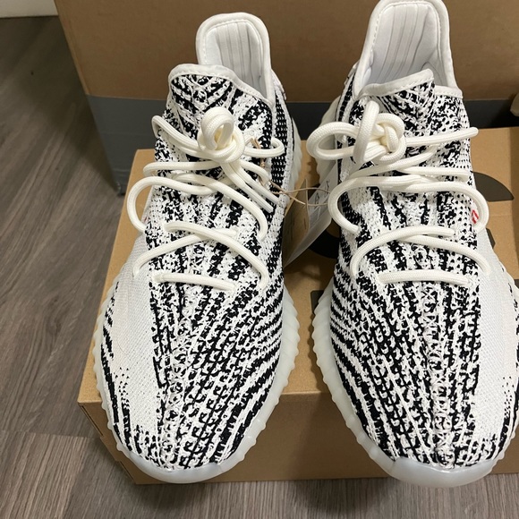 Adidas Yeezy 350 V2 zebra - Picture 4 of 4